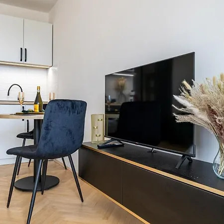 Apartment Stylish With Balcony *