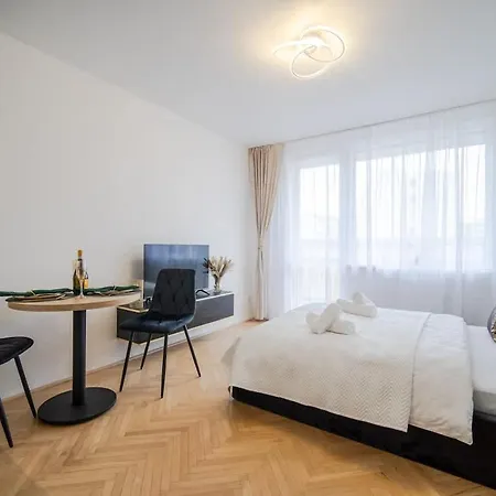 Stylish With Balcony Apartman Kassa