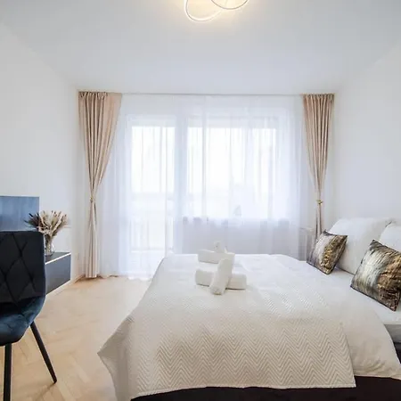 Apartment Stylish With Balcony