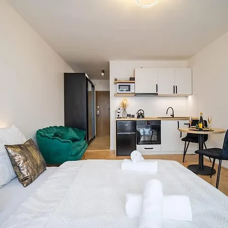 Apartment Stylish With Balcony