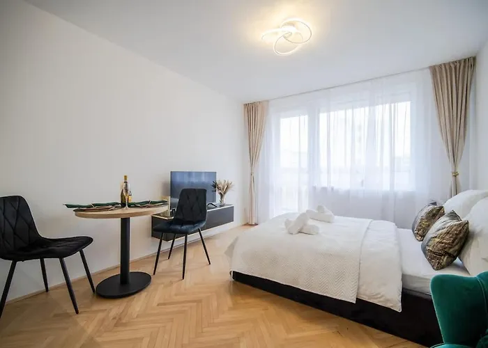 Stylish With Balcony Appartamento Košice