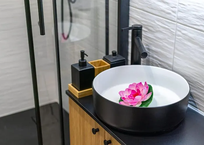 Stylish With Balcony *