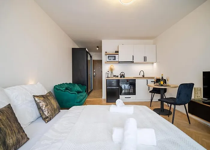 Daire Stylish With Balcony